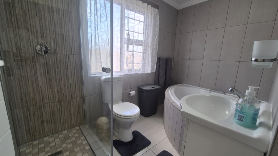 To Let 3 Bedroom Property for Rent in Aston Bay Eastern Cape